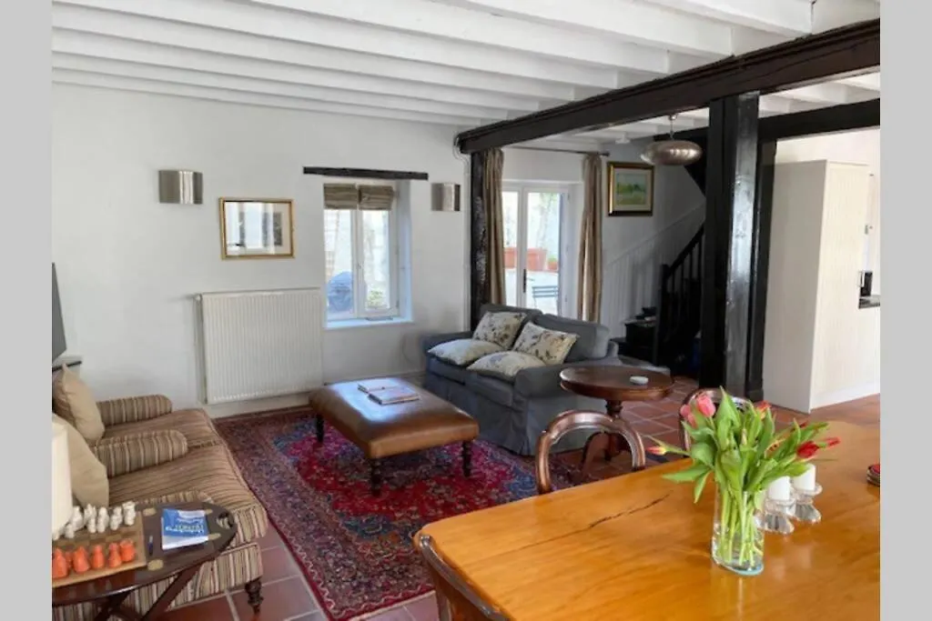 Mirepoix Centre, Entire House Light And Spacious With Internet And Netflix Holiday home