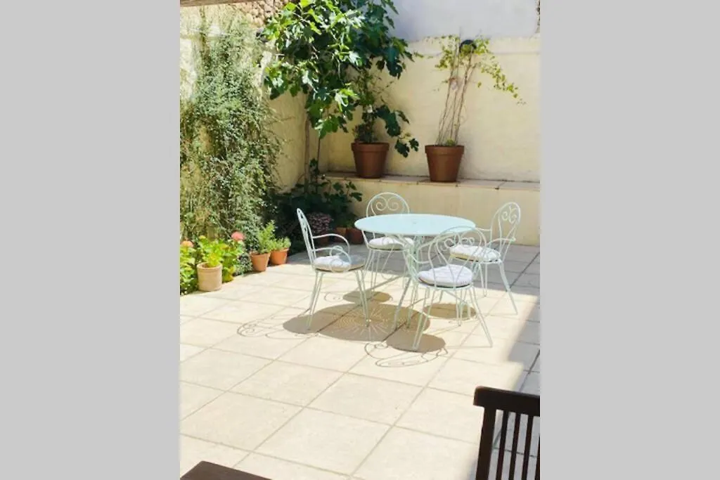 Mirepoix Centre, Entire House Light And Spacious With Internet And Netflix Holiday home